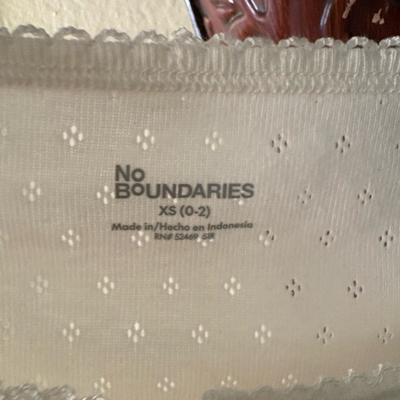 No Boundaries Cream Lace Trim Top XS - Picture 3 of 4